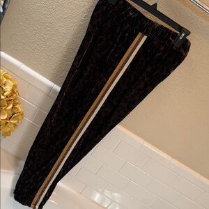 Johnny Was Los Angeles Joggers Rayon Silk leopard with metallic stripe . Large